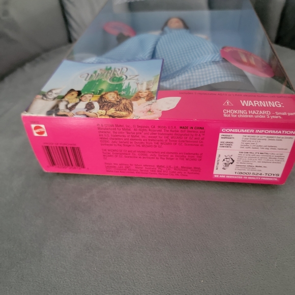 Wizard of Oz Dorothy and Toto Barbie - Picture 5 of 5